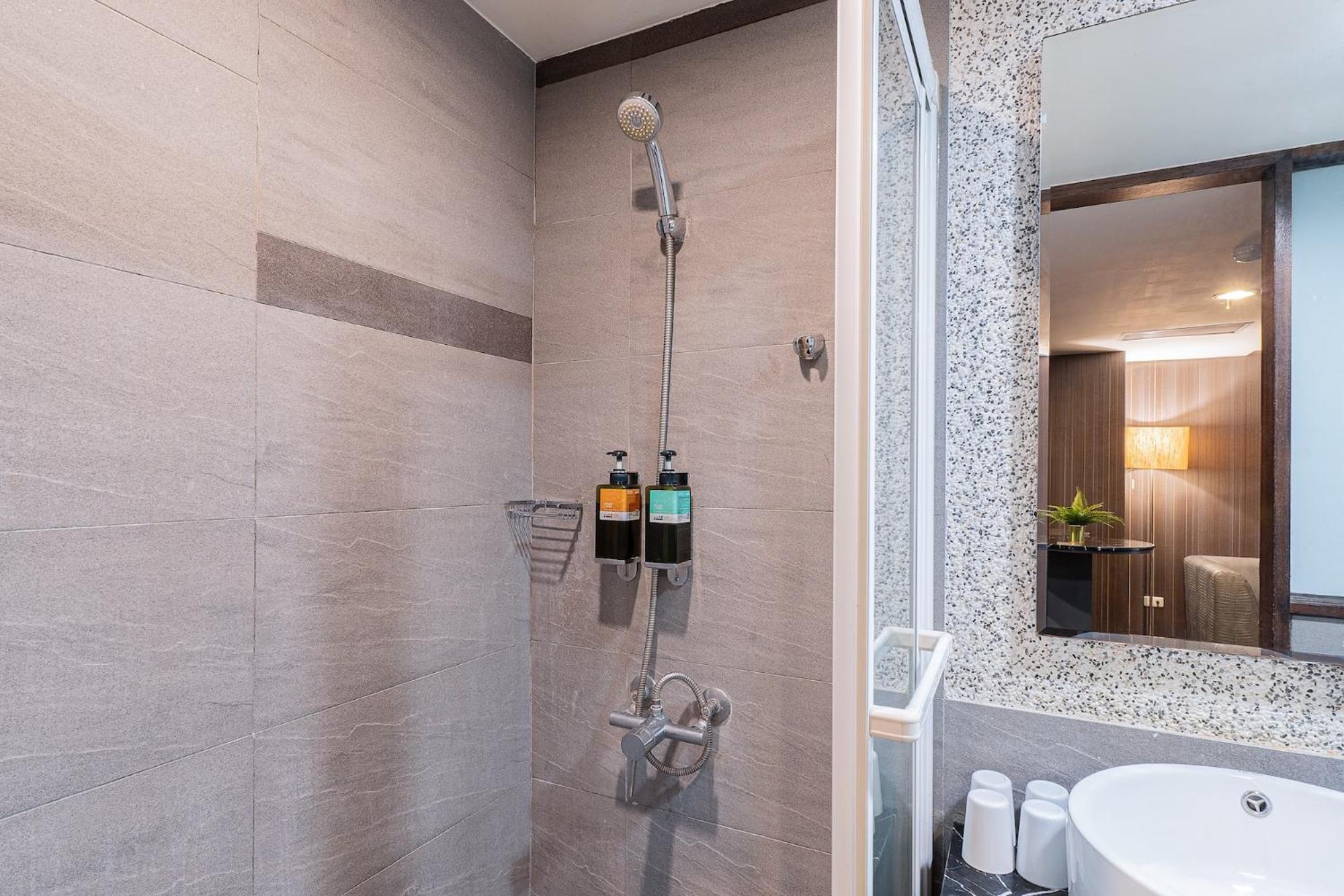 The Galerie Hotel Тайчжун Экстерьер фото